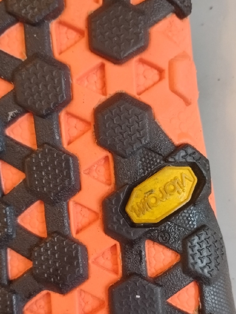 New Balance Minimus Trail Shoes Mens 11 Vibram Black Orange Lightweight - Picture 5 of 14
